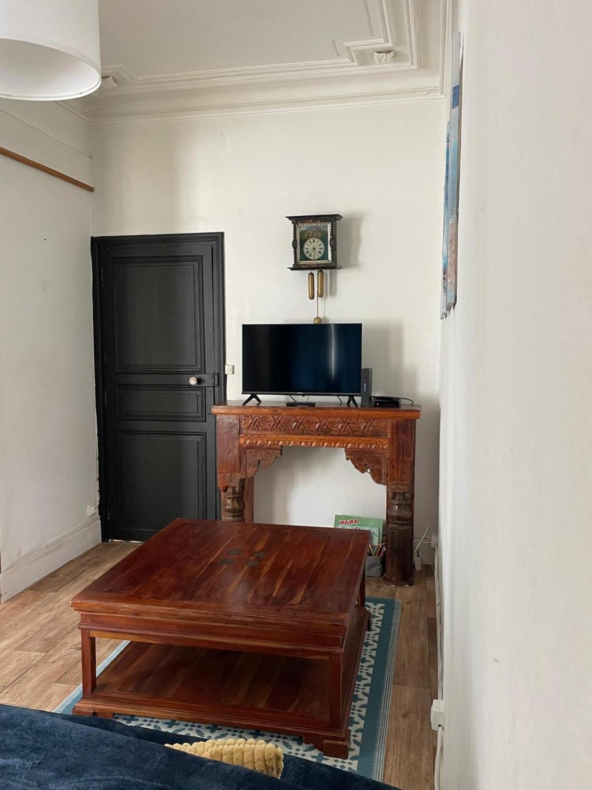 L'entre-temps, Le Lys Et L Iris Apartment
