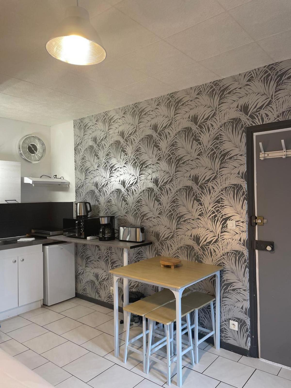 L'entre-temps, Le Lys Et L Iris Apartment